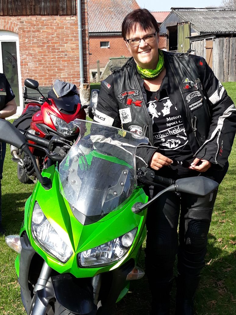 Katja - mit Ihrer schicken Kawasaki